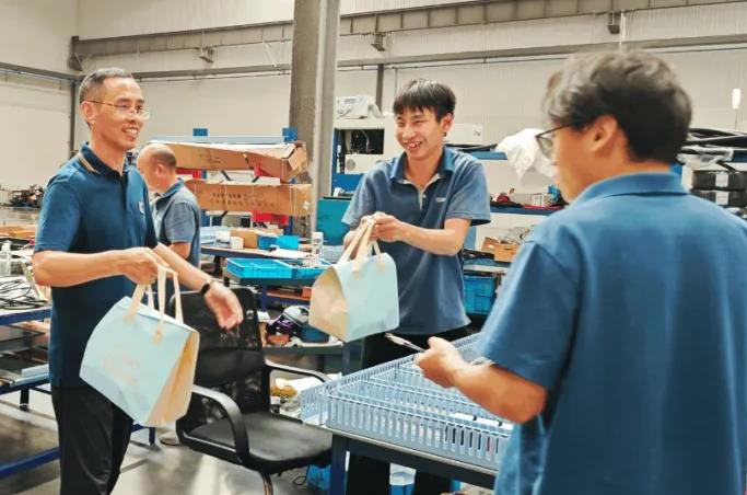 送清凉，传真情 | 致敬高温下的坚守！